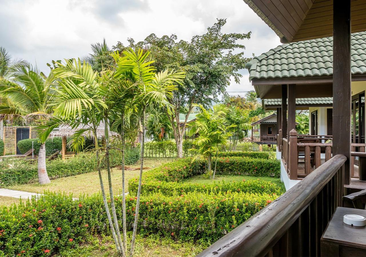 Phatcharee Resort Baan Tai Exterior photo